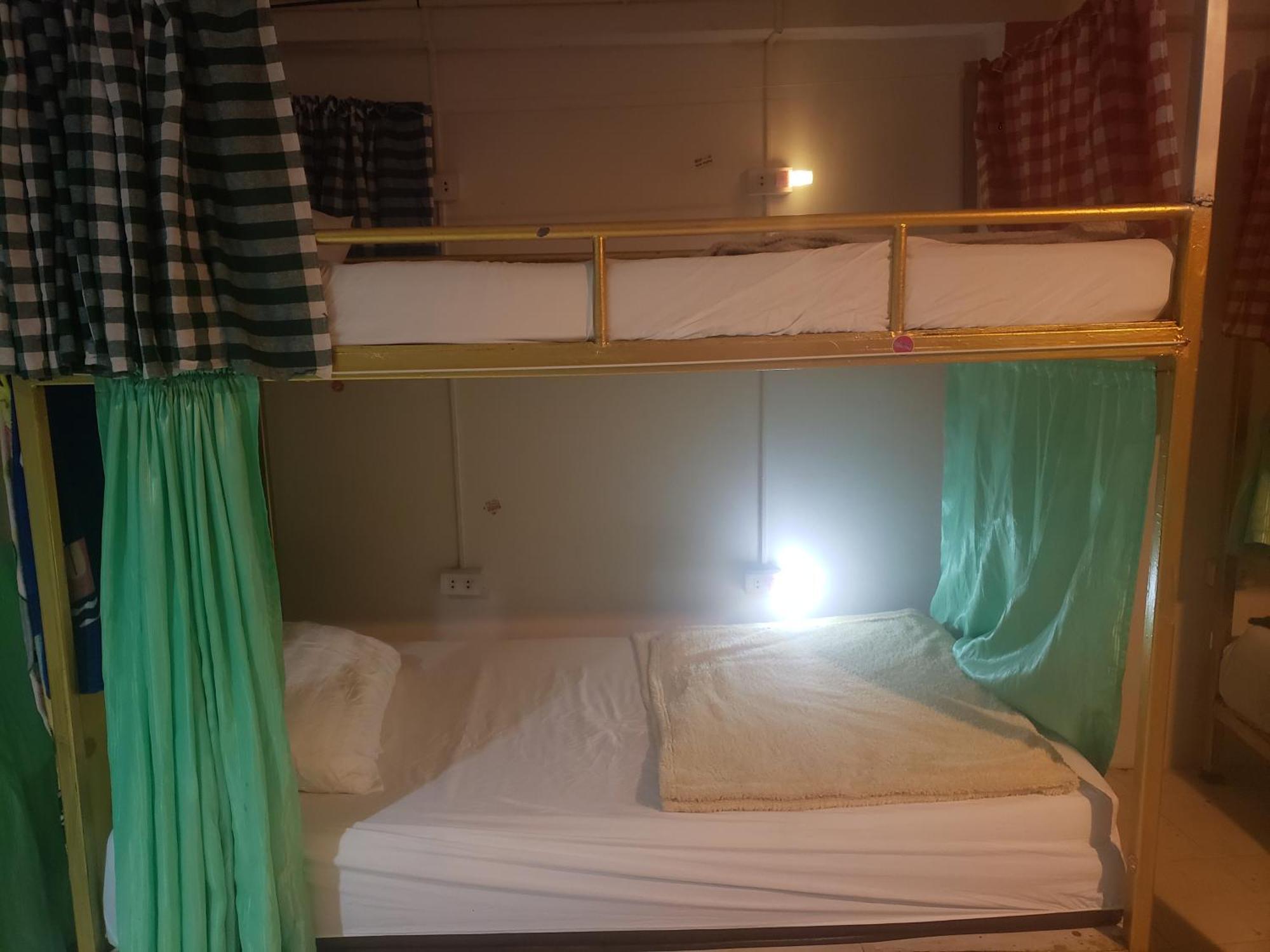 Lucky Dorm Hostel Kepulauan Phi Phi Bagian luar foto