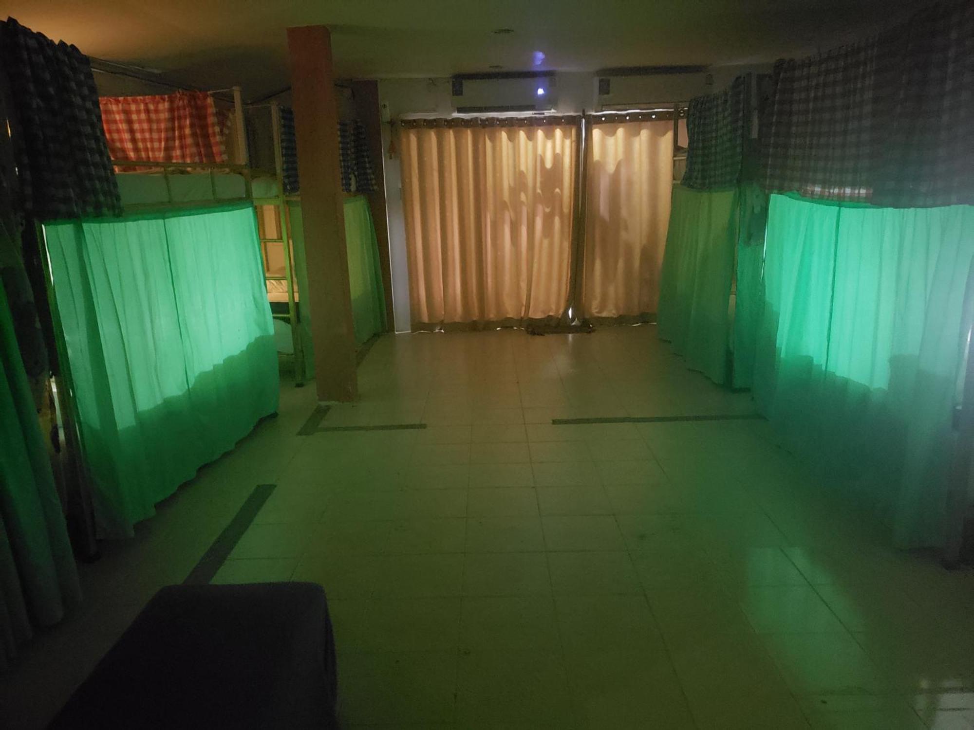 Lucky Dorm Hostel Kepulauan Phi Phi Bagian luar foto