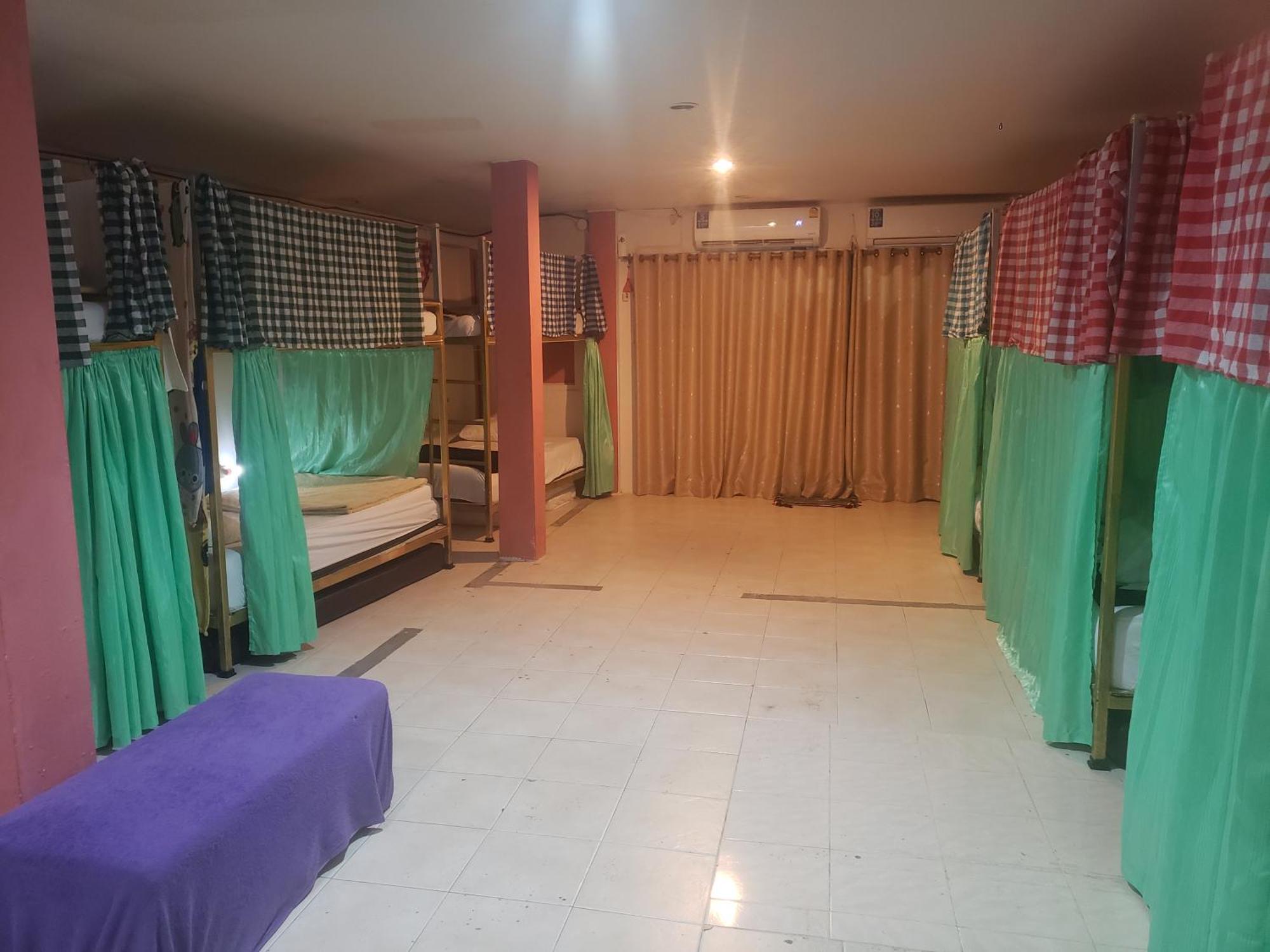 Lucky Dorm Hostel Kepulauan Phi Phi Bagian luar foto