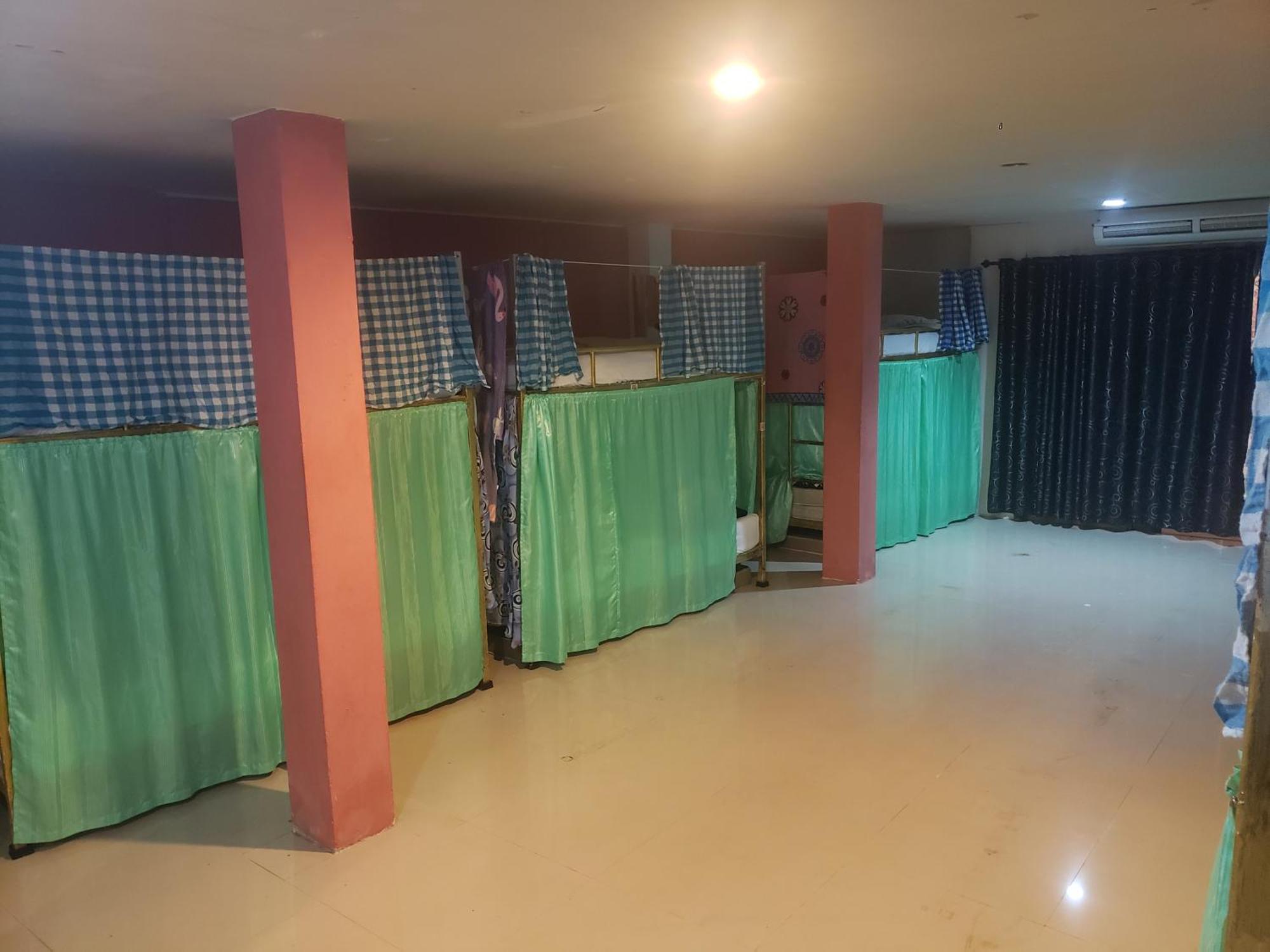 Lucky Dorm Hostel Kepulauan Phi Phi Bagian luar foto