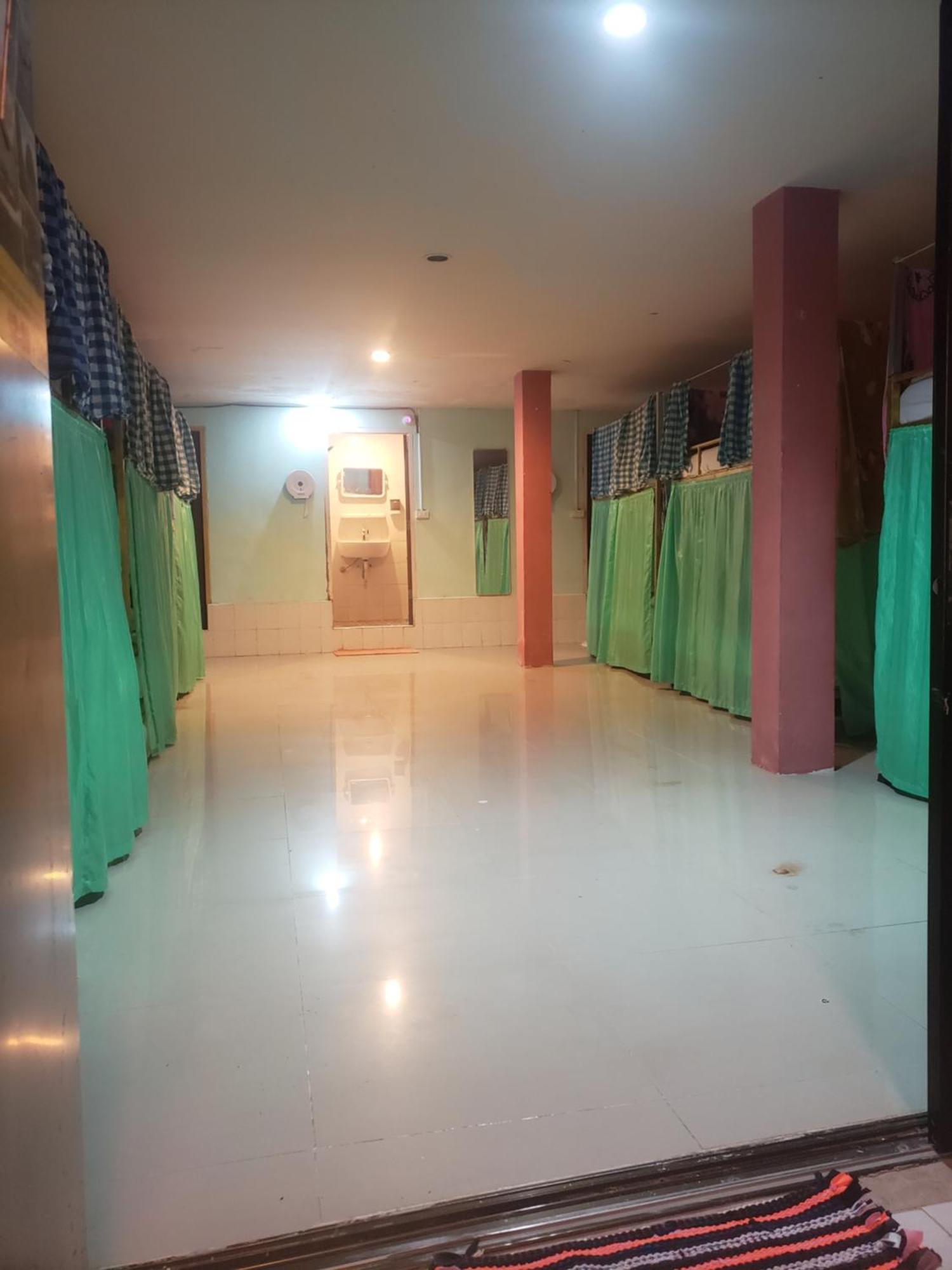 Lucky Dorm Hostel Kepulauan Phi Phi Bagian luar foto